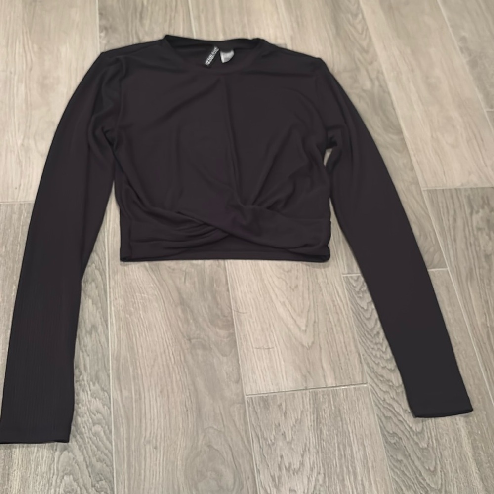 Divided Women’s Black Long Sleeve With Tye In The Front Size M